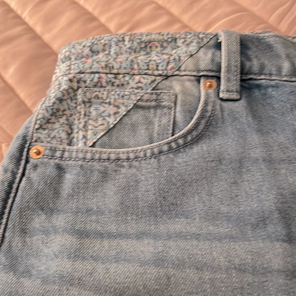 7 For All ManKind Patched Monroe shorts - Picture 6 of 11